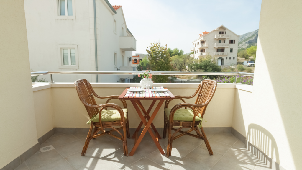 Balcone piccolo con vista